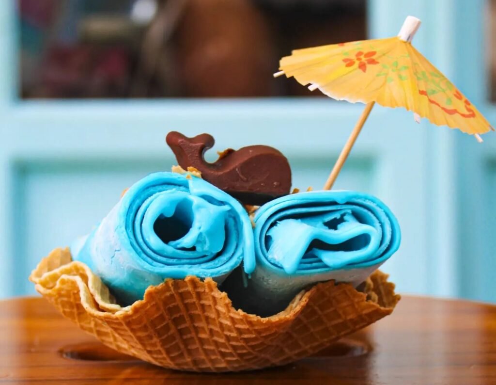 helado thai con sombrilla y ballena de chocolate