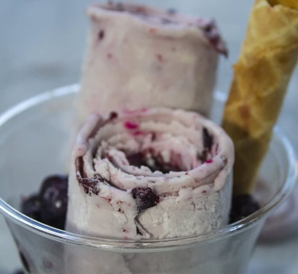 vaso con thai de helado