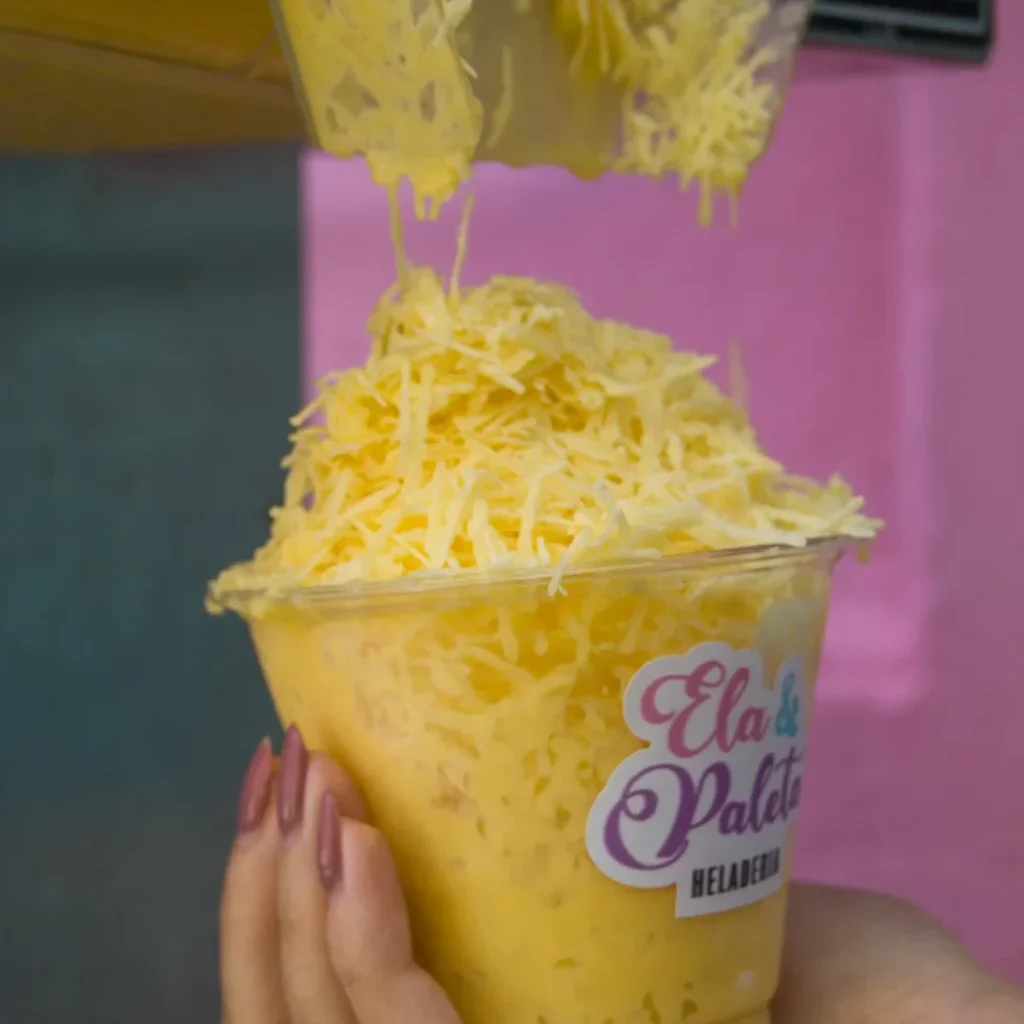 helado kakigori siendo servido