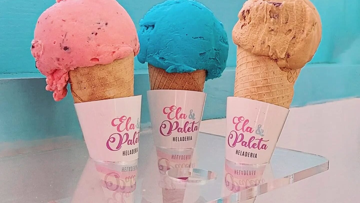 comienzo de plan de tres con conos de helado